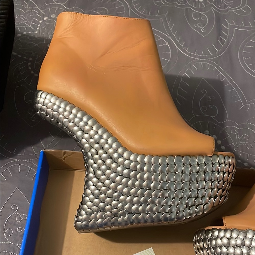 Jeffrey Campbell Tan and Silver Platform Wedges 7.5 grommet tack heels pumps
